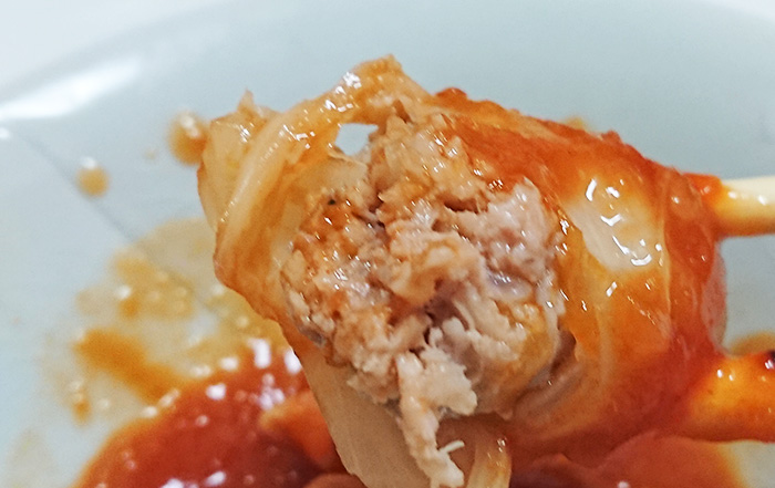 「トマト味ソースのロールキャベツ」の中身の挽肉部分の写真