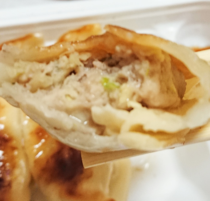 餃子の中の餡を撮った写真