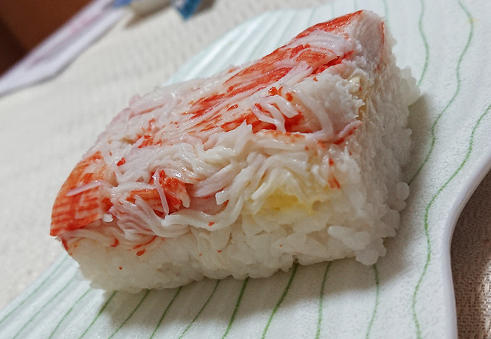 セブンの カニカマの寿司 を食べてみる コンビニ飯漫遊記