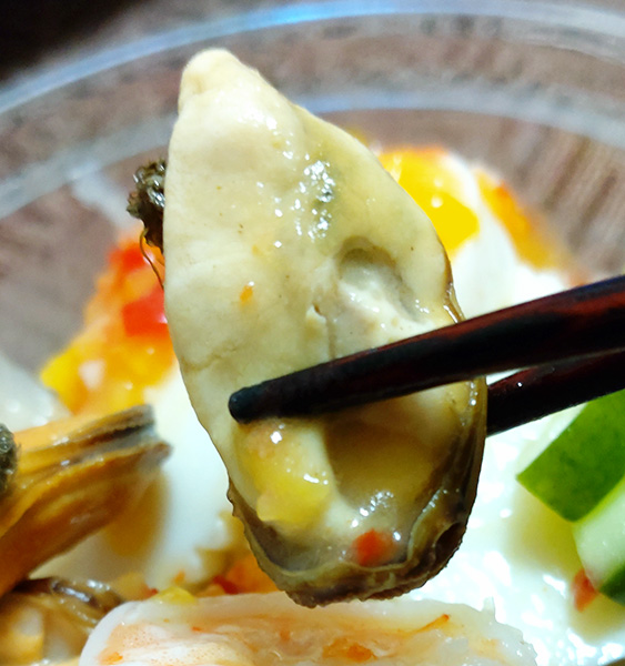 「セビーチェ 3種魚介と野菜のレモンマリネ」のムール貝