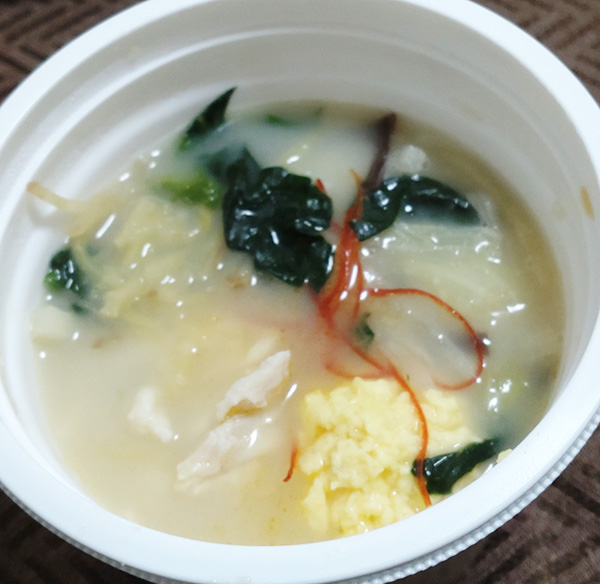 生姜香る鶏白湯の春雨スープ