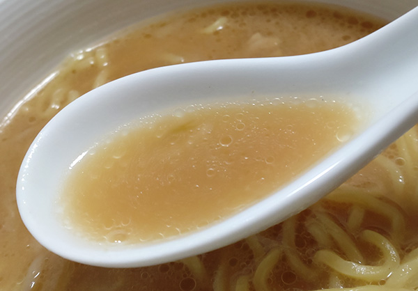 「具付き味噌ラーメン」のスープ